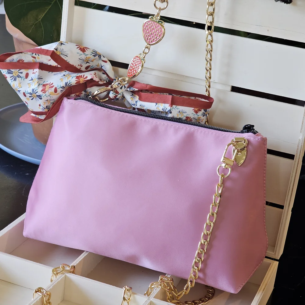 Gucci Pink Women's Bag with Gold Chain - Picture 4 of 13